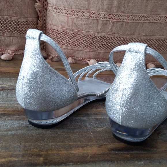 FINAL SALE 🆕🌿SHINY DANCE GLITTER SANDALS🌿 - Picture 3 of 9
